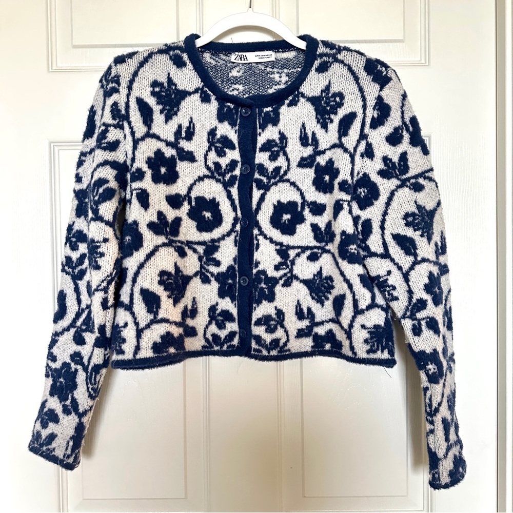 Porcelain Style Cardigan in Blue and White
